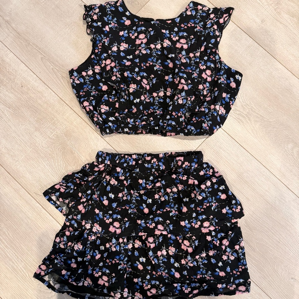 Bloomingdale’s Aqua brand Black and Pink Floral Kids tiered Skirt Set